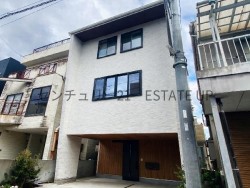 広々3LDK＋3階建ての快適設計モデルハウス♪鹿児島中央駅徒歩6分！駐車2台にEV充電設備付き！鹿児島中央駅近くで子育て世代に理想的な環境です。