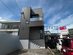 鹿児島中央駅までバスで快適アクセス。ZEH水準省エネ、省令耐震＋制震設計。対面キッチンや収納充実で家事も効率化。閑静環境にありながら都市利便も叶う4LDK邸です。
