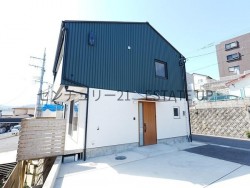 DEMO-01 約140坪の広大な敷地で庭遊びやBBQも楽しめる4LDK住宅。耐震・制震構造＋住宅性能評価取得済で地震に強く家族が安心。駅徒歩6分の好立地で子育ての毎日も楽々快適。