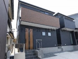 大明丘東バス停徒歩1分、学校・公園・買物施設が近く子育て環境良好！耐震等級3取得、省エネ★★★★★、収納豊富な4LDK設計で家族の安心と快適を両立。