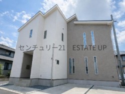 和田小まで徒歩3分の安心通学圏！広い4LDKで子どもの成長にも対応。収納充実＆家事効率設備完備で忙しいママ・パパにやさしい住まいです。