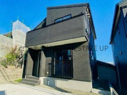 二軒茶屋電停まで徒歩3分の好立地。通勤・通学に便利なうえ、日常の買物施設や生活利便施設も充実。LDK15帖以上の広々空間と全室2面採光で明るさと開放感に包まれる住まいです