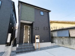 長期優良住宅＆性能評価取得の安心設計。床下収納・浴室乾燥・浄水器＋照明付きなど設備充実。玉江小・伊敷中共に徒歩圏、スーパーやコンビニも近く、4LDKで子育て家族をサポート。