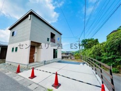 オール電化・省エネ基準対応＋リビングにルンバ標準装備。駐車4台可＆南西角地で陽当り◎洗練された設備で日常を快適にする新築住宅です。