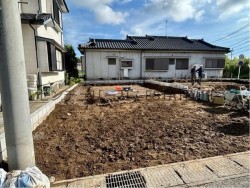 DEMO-01 学校近くで教育環境が整い、徒歩圏にスーパーやコンビニも揃う安心の立地。南向きリビングや対面キッチンで家族の時間を大切にできる快適な住まい。駐車2台可・暮らしやすい設計。