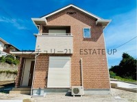 DEMO-01 高台の閑静な住宅地に位置し、日当たりと通風に優れた住まい。LDKは広々15帖以上、家族で寛げる和室も完備。オール電化・充実設備で安心＆快適、子育ても共働きも暮らしやすい新築4LDK。