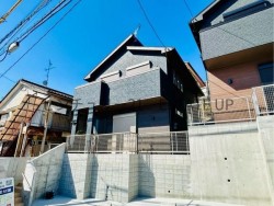 DEMO-01 二軒茶屋電停までわずか徒歩1分！通勤も快適、4LDK＋駐車2台、オール電化・スマートキーなど先進設備を備えた家。生活の利便性と安心構造が両立する、新しい暮らしのスタートに最適です。