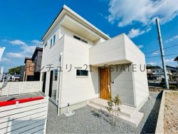 ゆとりの61坪敷地に収納充実の4LDK!駐車3台以上可で来客や将来の車増加にも安心。家族の暮らしに安心と快適住宅♪