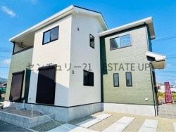 和田小まで徒歩3分、スーパー・銀行・病院も徒歩圏内の好立地。オール電化で快適、収納豊富な4LDK。教育・生活利便・安心設備が揃った、子育て世代に理想の住まいです。