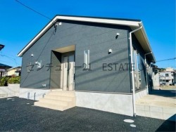 DEMO-01 人気の清和エリアに誕生した、家族想いの平屋4LDK。南西向きの明るいLDKに、収納豊富な間取りと広いお庭。オール電化×省エネ設計で快適・経済的に暮らせる安心の住宅性能評価取得物件です♪