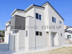 DEMO-01 明るいLDK。乾太くん＋SIC＋WIC＋パントリーの家事ラク設計で、収納も充実。小・中学校へ徒歩数分、生活施設が揃う便利な立地で、子育てと快適な都市型生活を両立。