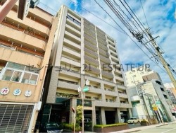 DEMO-01 電停近くで、中心市街地に住まう9階角部屋3LDK。開放感あるルーフバルコニー付きで、利便性とゆとりを兼ね備えた都市型マンションです。