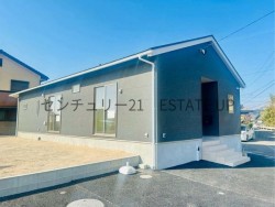 DEMO-01 敷地約95坪の角地に建つ4LDK新築住宅。駐車3台以上可、LDK17帖超のゆとりある空間。オール電化・即入居可能で、家族の新生活に最適な一邸です。