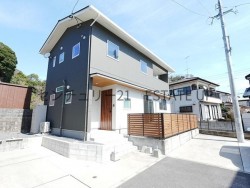 DEMO-01 全室南向きで日当たり良好な3SLDK。リビング18帖で家族向け住宅♪築浅未入居物件のため室内状態良好で駐車2台可能♪すぐに新生活スタート！