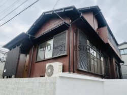 DEMO-01 吹抜のある開放的な18.5帖LDKで和室や収納も完備！駐車スペース2台確保で目隠し設置や転落防止柵など安心の外構。全面フルリフォーム済ですぐに新生活を始められます♪