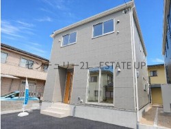 DEMO-01 LDK17帖・全居室収納付きの4LDKの新築♪敷地内は並列駐車が可能な配置で、来客時も安心のカースペース♪家族に嬉しい快適設備が揃い周辺は落ち着いた住宅街で長く暮らせる環境です♪