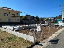 DEMO-01 JR湯之元駅徒歩15分×LDK16帖＆リビングに和室もあり、全居室収納付きで家族も快適に暮せる新築戸建。駐車スペースも複数台駐車可能で来客時も安心♪入居後すぐ快適な生活が始められます。