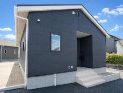 DEMO-01 広々LDK18帖×リビングに和室付×収納充実♪JR駅利用可能で通勤通学に便利。周辺には生活施設もそろい、将来も安心の住環境です。