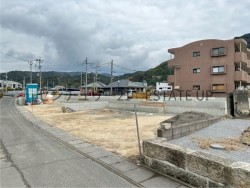 DEMO-01 広々LDK18帖×リビングに和室付×収納充実♪JR駅利用可能で通勤通学に便利。周辺には生活施設もそろい、将来も安心の住環境です。