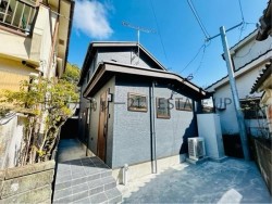 DEMO-01 約18.7帖のLDKでリビングにキッチンがあり家族団らんな間取り×駐車3台可能！フルリフォームで安心入居住宅♪日常生活も便利な立地です。