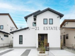 DEMO-01 約20帖の開放的LDKに畳スペース付き！リビングキッチンでご家族団らんできる広々空間。駐車3台可能でEV充電設備も備え将来性の高い住まいです。静かな住環境と利便性を兼ね備えた人気エリアの住宅です♪