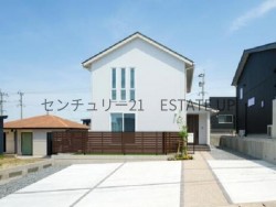 DEMO-01 畳コーナーと18.7帖LDK、駐車3台可の吉野3丁目の家具付きモデルハウス♪費用尾抑えつつ即入居できる一邸です！さらにバス停とインター近くで好立地です♪