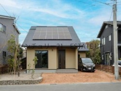 DEMO-01 駅近×勾配天井×約17帖LDK＋畳小上がりで家族団らんな自然素材の健康住宅♪駐車3台＆収納充実で快適な暮らしがすぐにスタートできます♪通勤・買物に便利な立地です。