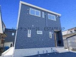 DEMO-01 家族がゆったり暮らせるLDK18.2帖＋全居室収納付き♪小・中学校近く、駐車3台可の新築4LDK！