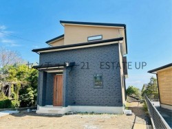 DEMO-01 土地広々でLDK15帖＋洋室4部屋＋主寝室8帖を確保し、使いやすい4LDK間取りの新築戸建て♪駐車3台以上可能で来客時も安心。更に駅徒歩3分なので通勤・通学も便利な好立地です。