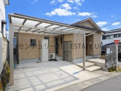 DEMO-01 広々としたゆとりある3LDKの平屋住宅♪オール電化＋太陽光発電搭載で光熱費を抑えやすく環境にも配慮された住宅です。駐車スペースあり2台あり、バス停も近く交通アクセスも便利です。