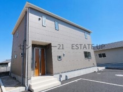 DEMO-01 LDK16帖のゆとりある間取りで和室付き新築分譲♪整形地で駐車スペースも確保。小学校近くでお子様のいるご家庭でも安心して生活できる環境です。
