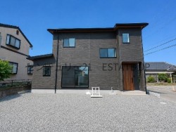 DEMO-01 16帖LDKに和室付で家族が集う空間設計の新築住宅♪広々とした敷地で駐車4台以上可能！設備充実×南側採光で明るい生活が送れます☆