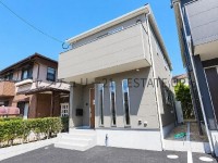 DEMO-01 中山団地バス停徒歩4分の便利な立地。家族が集う開放的なLDKで駐車2台可能。スーパーや学校も身近に揃う子育て世帯におすすめの新築住宅です。